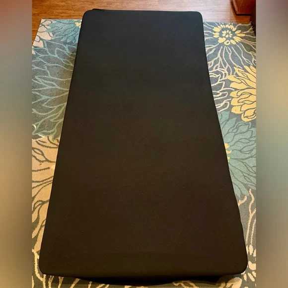 TWIN SIZE BLACK SHEET SET 2 PILLOWCASES NO STAINS OR FLAWS STORED IN CLOSET 🥱😴🛌 - Picture 3 of 9